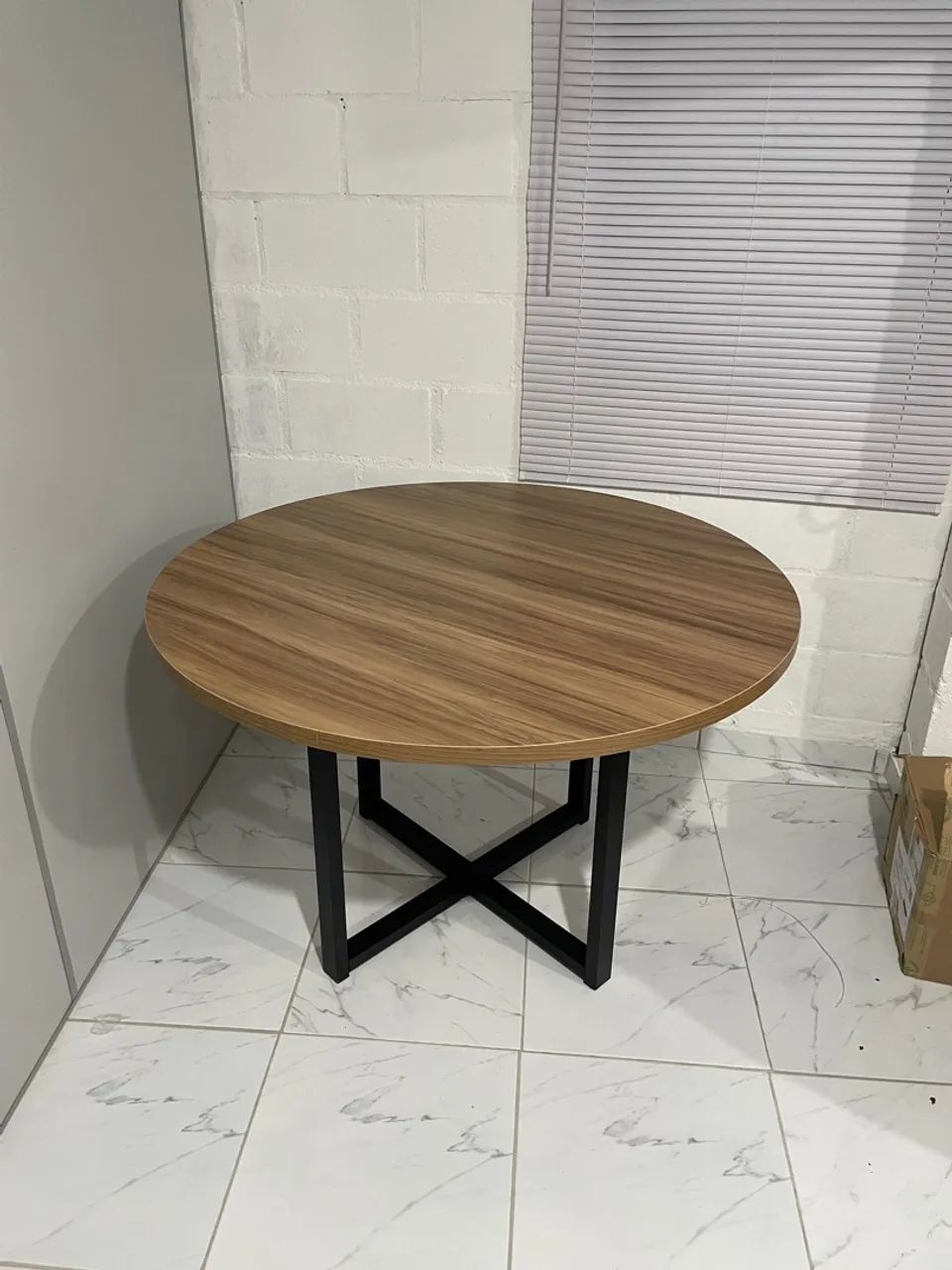 Mesa Redonda para Escritório - Design Moderno