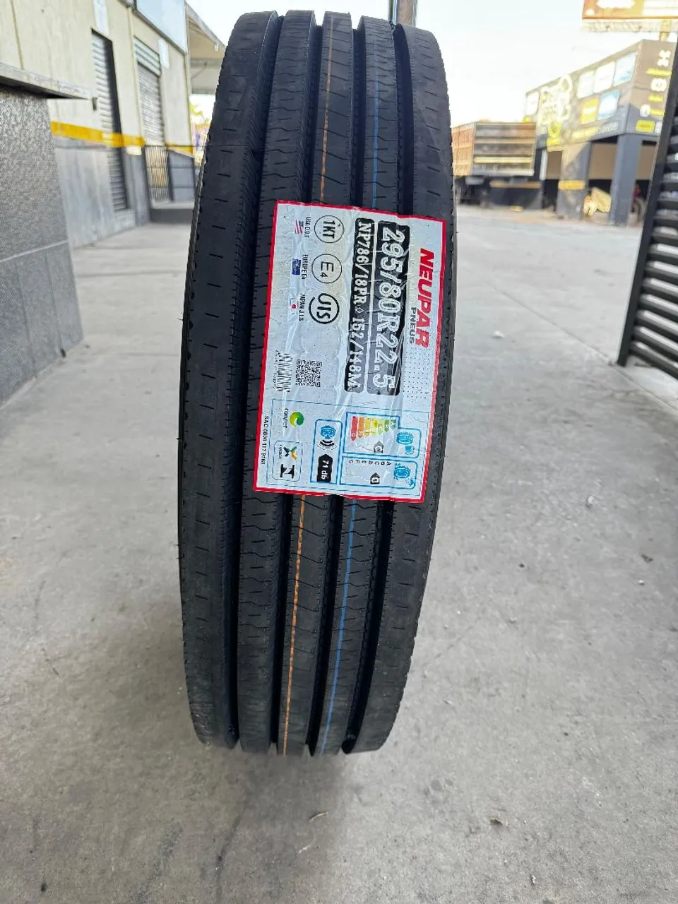 VENDO PNEU PARA CAMINHÃO 295/80