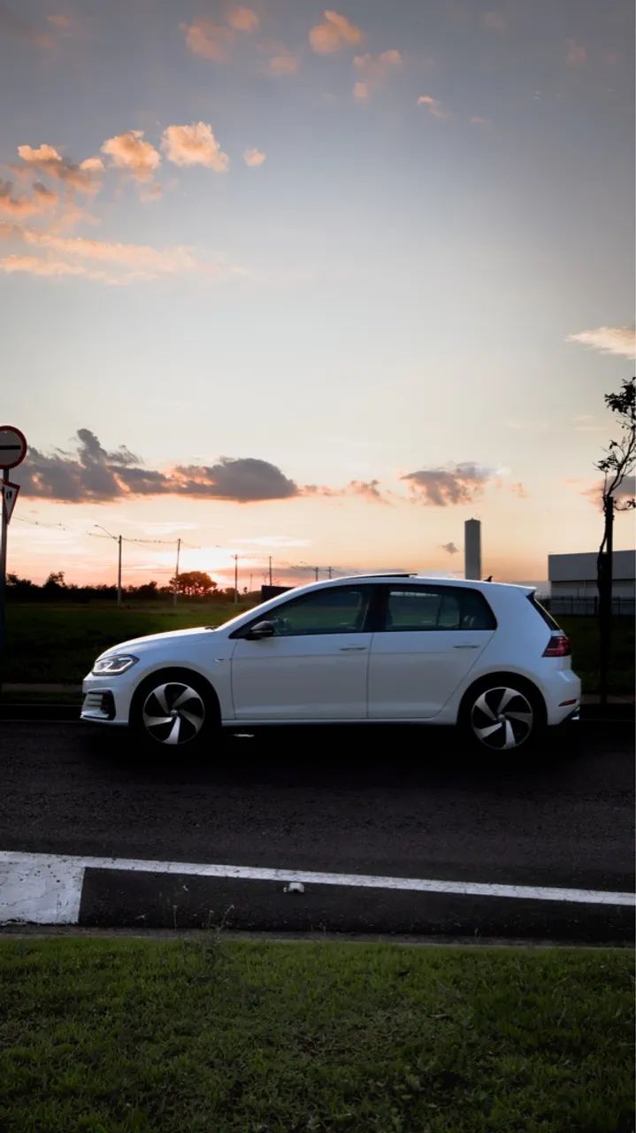 Golf GTI 19/19 Pacote Premium + Sport + Teto solar