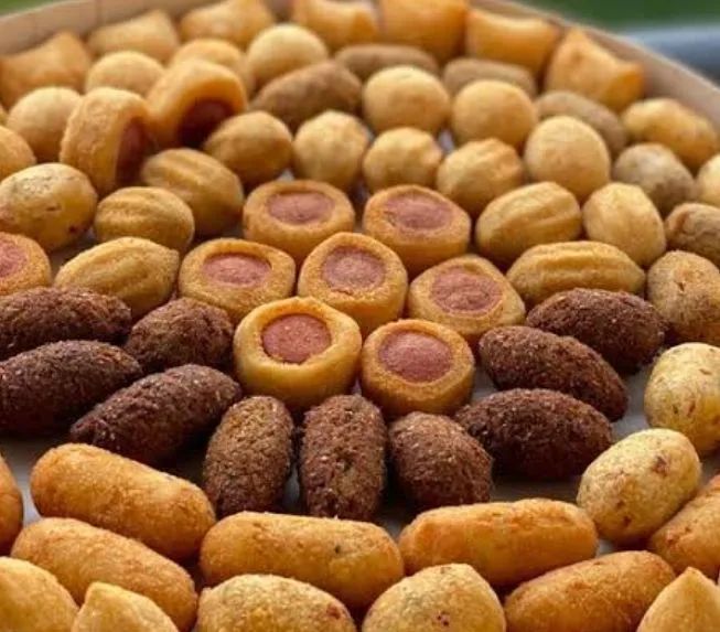 Salgados cento ou bandeija de acordo com sua vontade 
