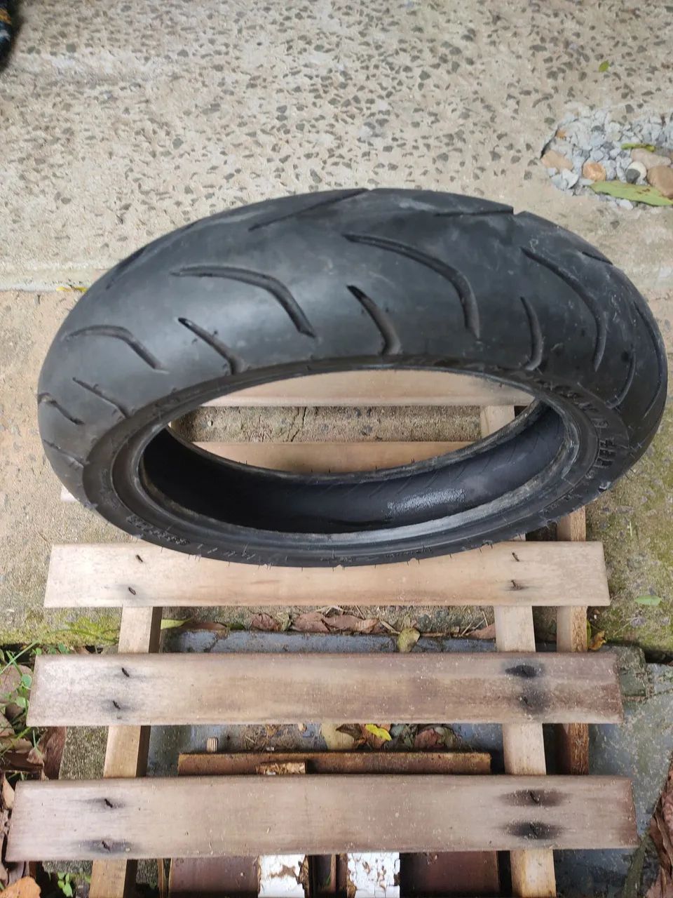 Pneu de moto NMAX 160 dianteiro e traseiro.