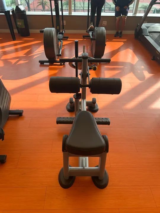 Aparelho de Abdominais - Academia