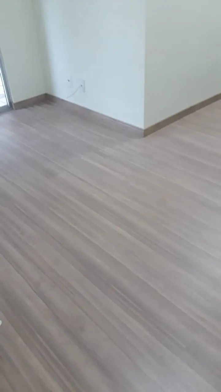 Pisos Laminados  de click com mão de obra especializada - Foto 5