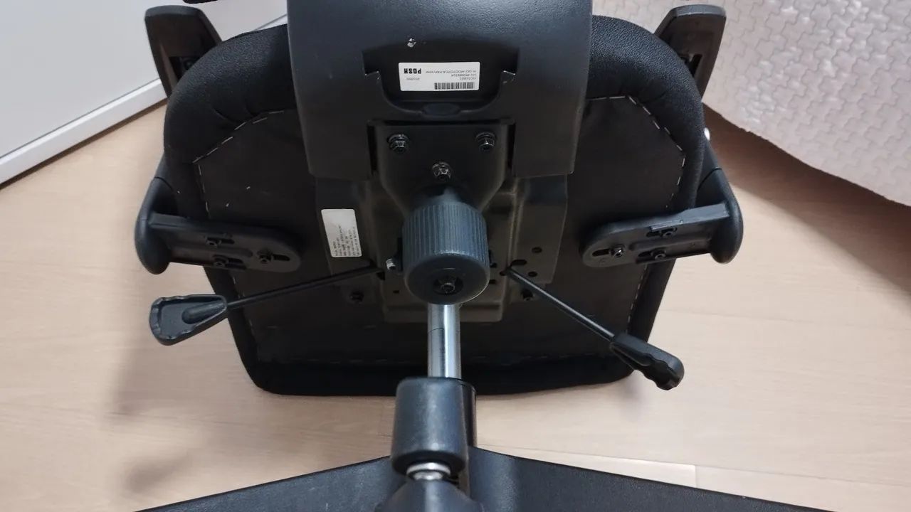Cadeira Ergonomica Giratória Preta com Rodinhas - Foto 5