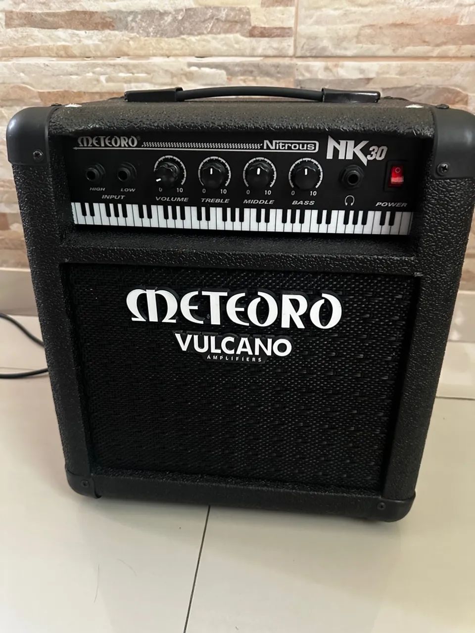 Amplificador Meteoro Vulcano NK30 seminovo 