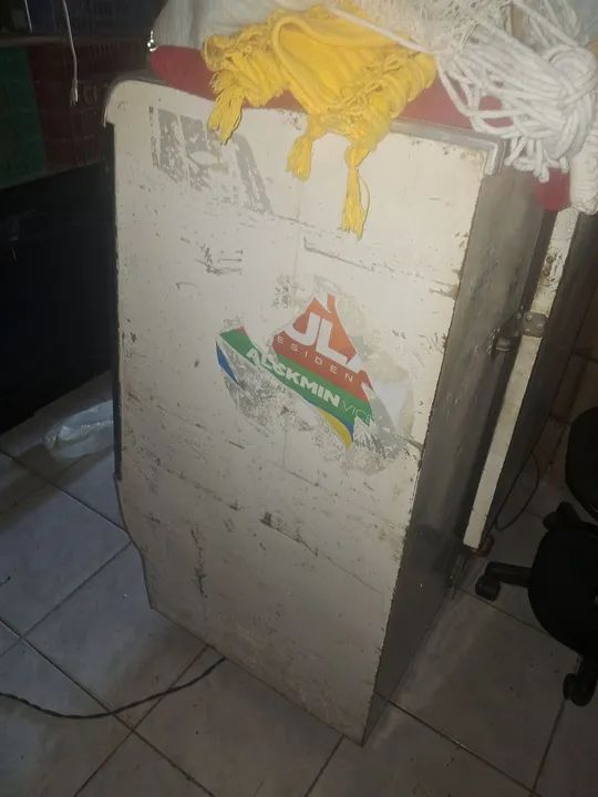 Vendo vitrine Geladeira de Vidro Usada - Foto 3