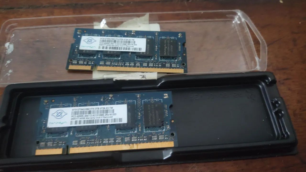 2x Memórias RAM DDR2 512MB - PC2-4200 (533MHz) - Funcionando