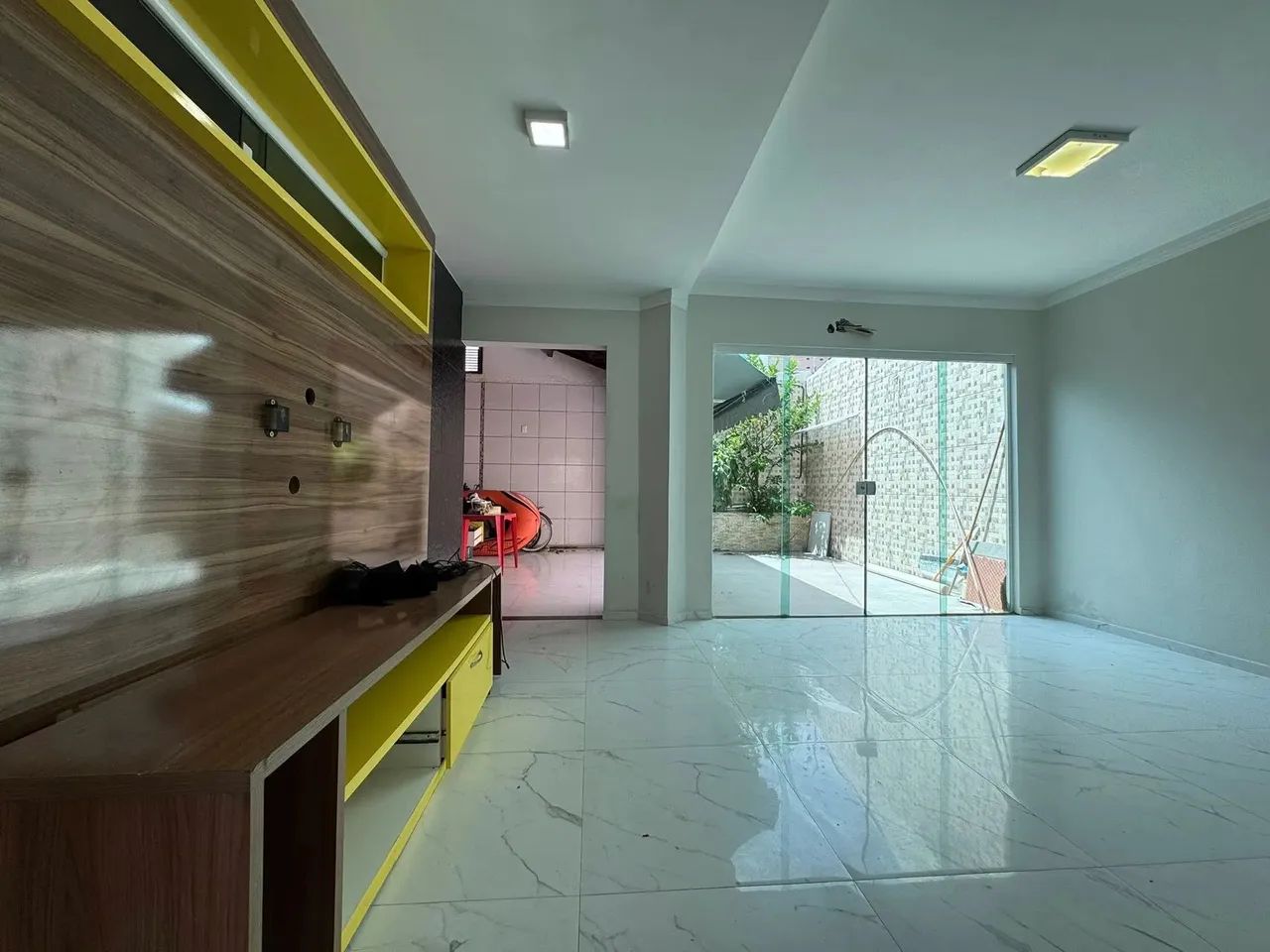 EXCELENTE CASA EM COND. DE ALTO PADRAO NO OLHO D AGUA, PX PRAIA LITORANEA, CASA DUPLEX, NA - Foto 3