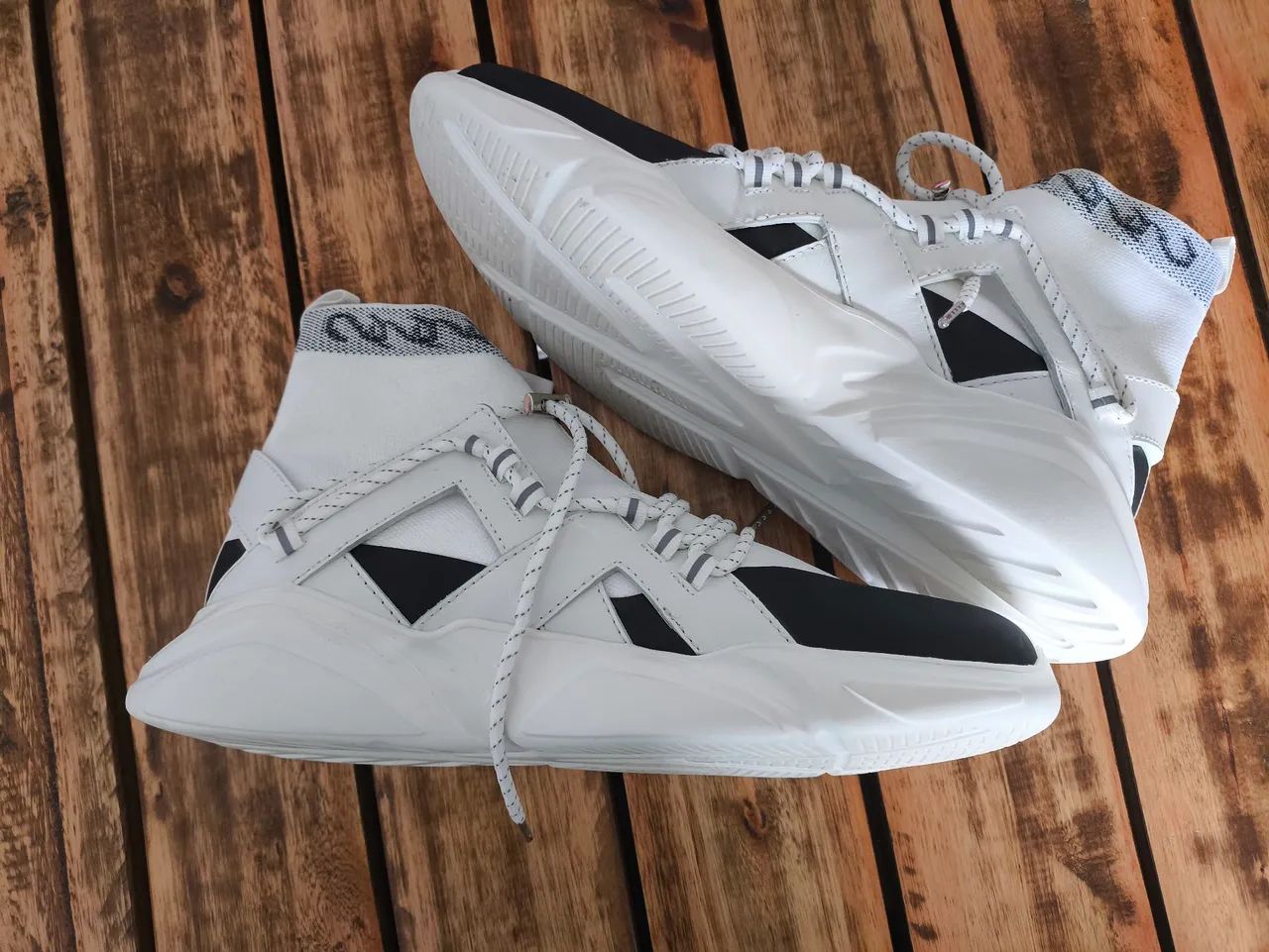 Tênis importado cano longo