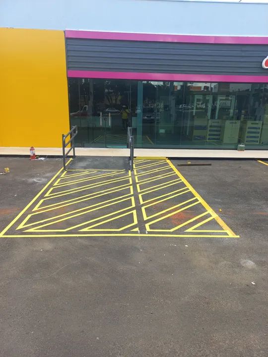 Pintura de letras demarcação de estacionamento 