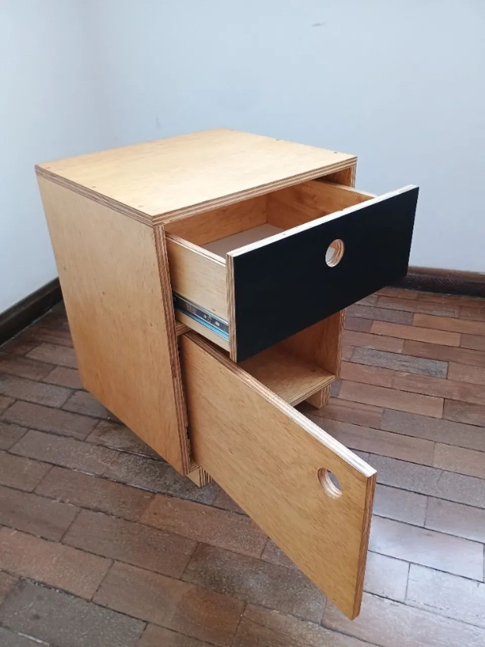 Criado mudo / mesa de cabeceira em compensado naval - Foto 2