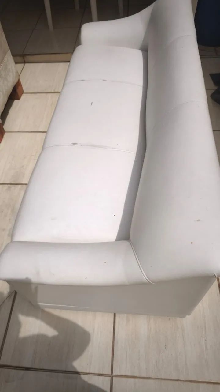 Vende-se Sofa 3 lugares Couro Ecológico Branco - Foto 3