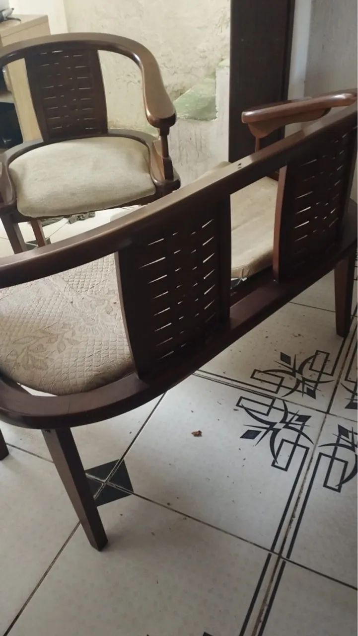 Conjunto de Sofá e Poltronas de Madeira Clássica - Foto 2