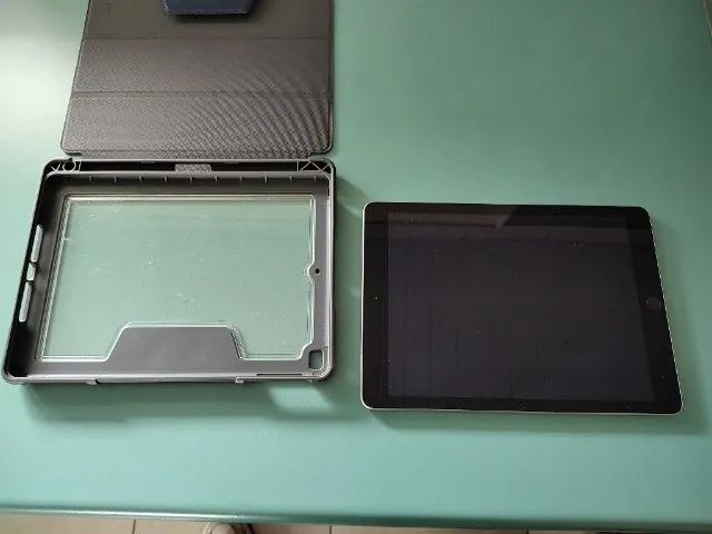 iPad Apple Modelo A1822 128gb 5a geração  - Foto 2