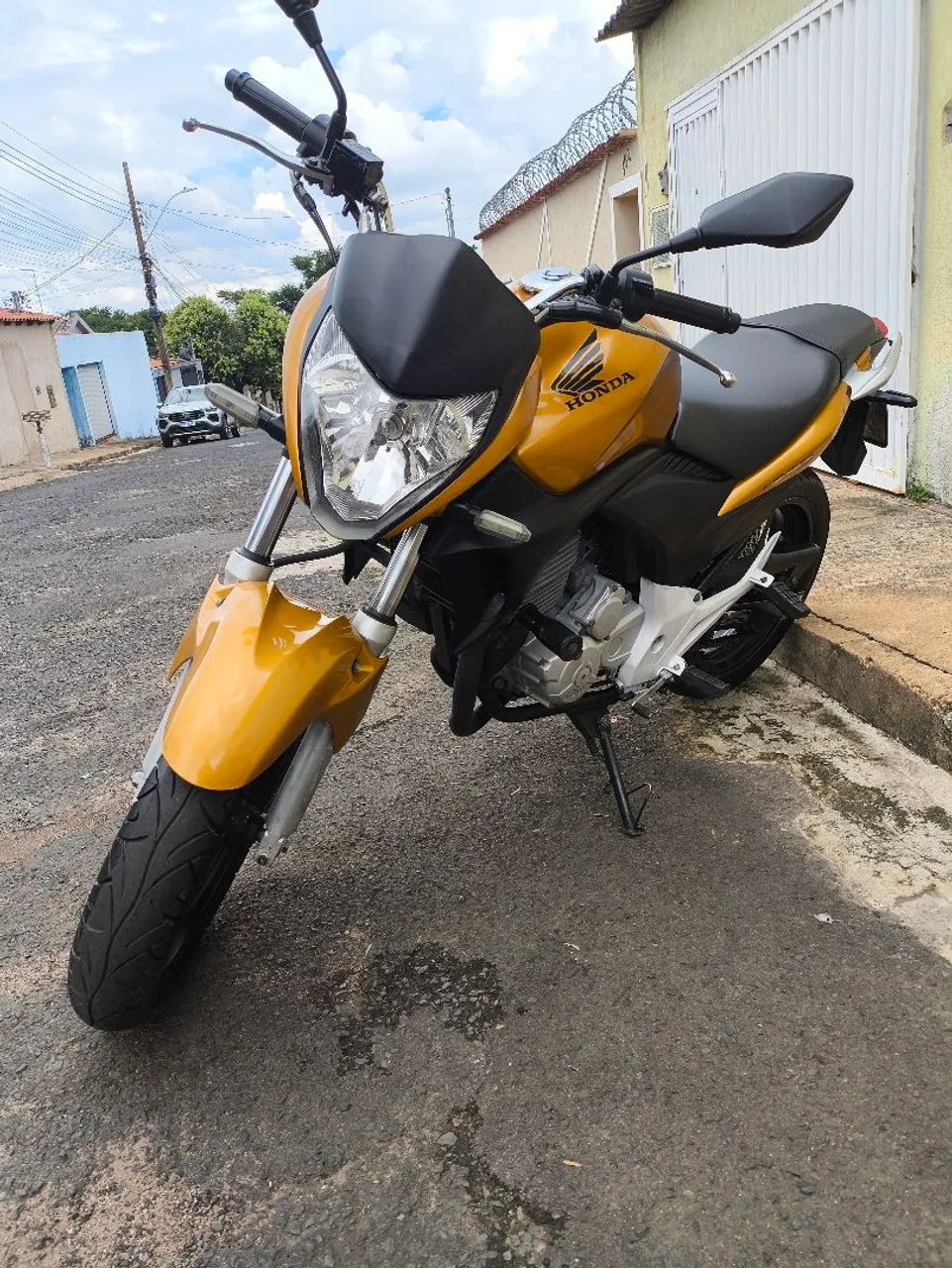 CB 300R Honda muito conservada