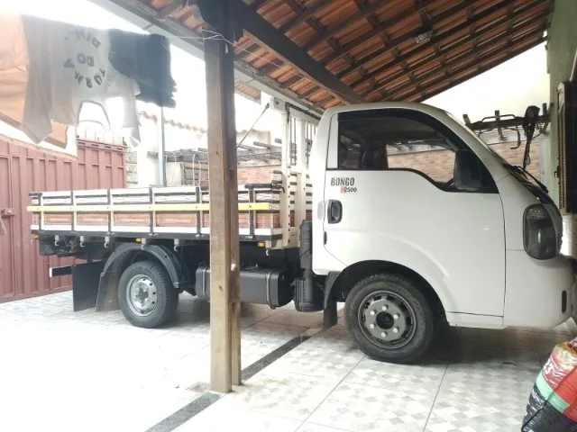 Carretos, viagens, transportes de mercadorias e fretes