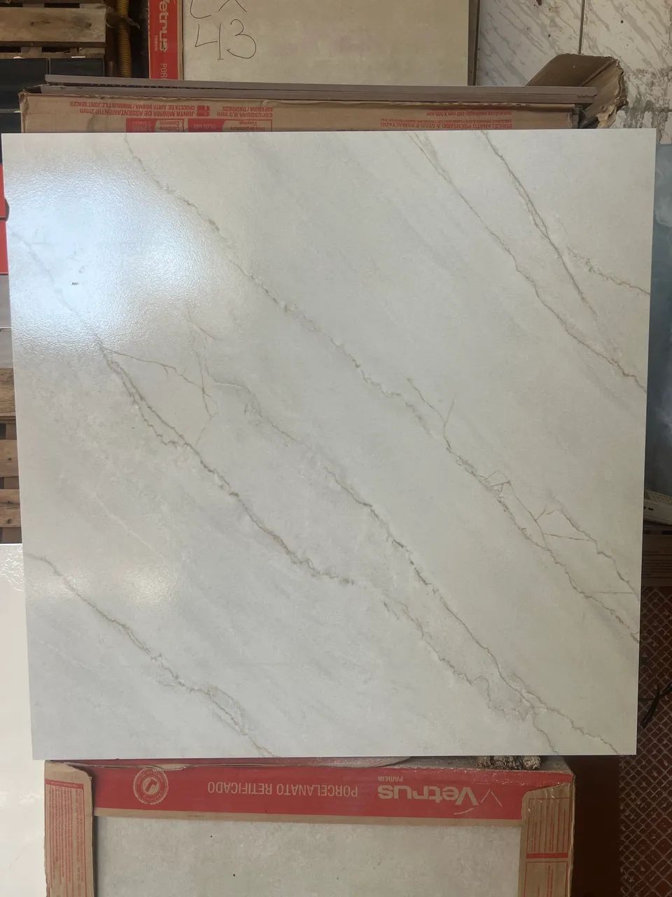 Cerâmica 67x67 tipoC (refugo) com defeito 19,99