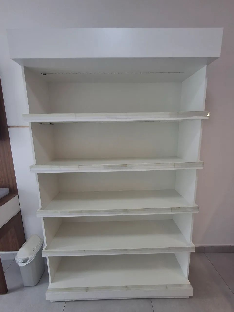 Armário Comercial com iluminação LED  - Foto 2