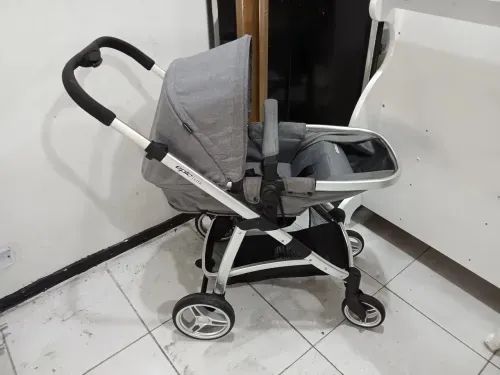 Carrinho de Bebê Epic Lite Dobrável com Bebê Conforto 
