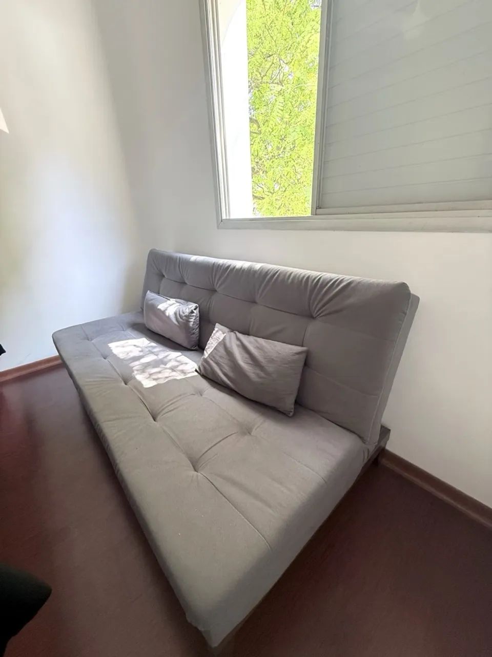 Sofá-Cama Cinza em Suede - Muito Conservado - Foto 2