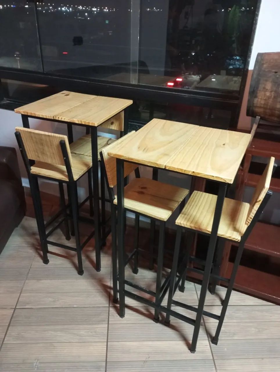 Romantic table / small bar65576099700483121