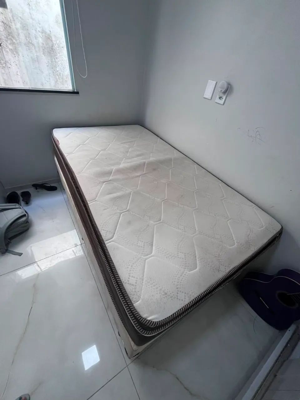 Vende-se cama solteirão