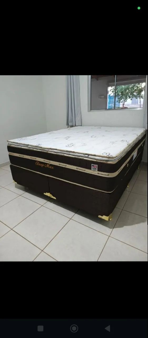 Cama Queen. Com pillon top 