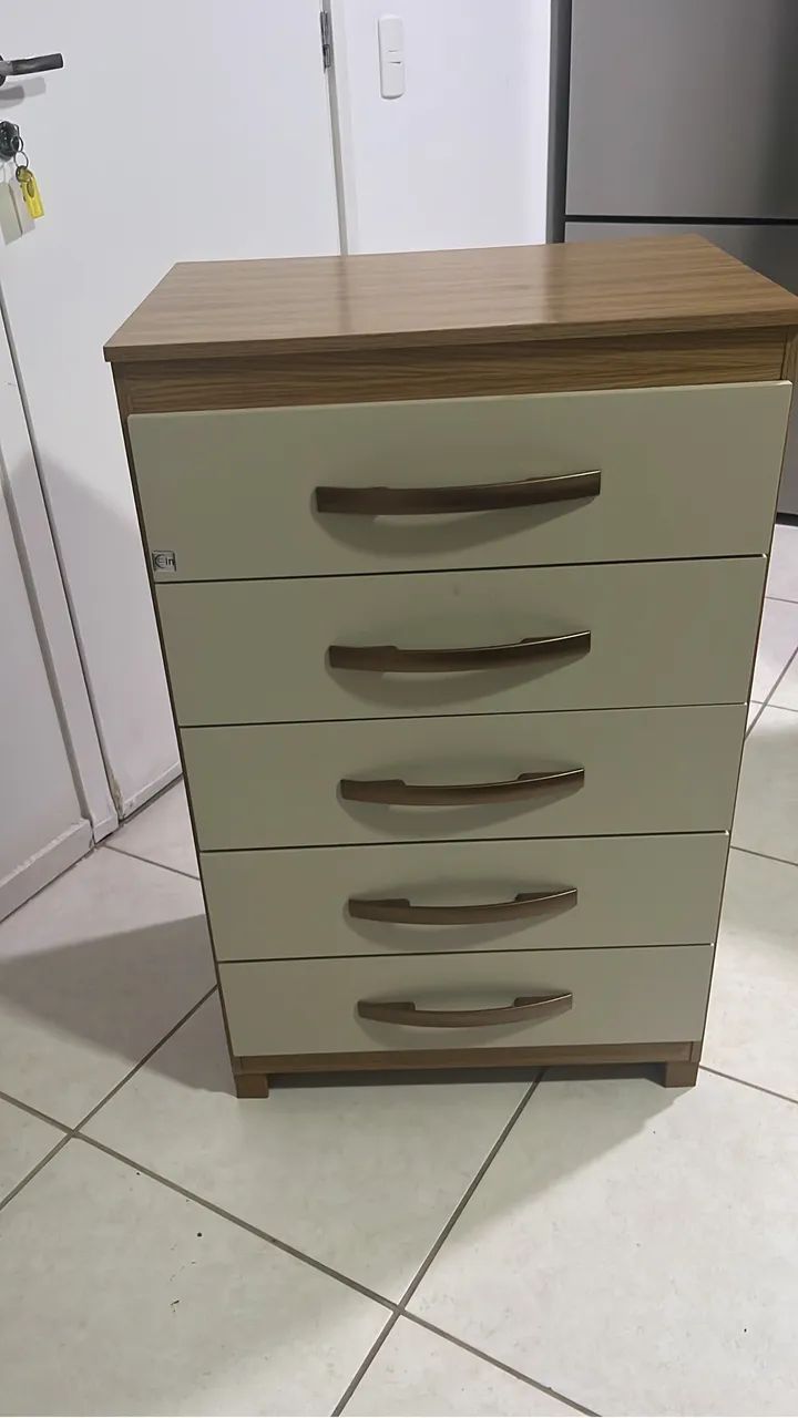 Vendo cômoda com  5 gavetas  - Foto 2