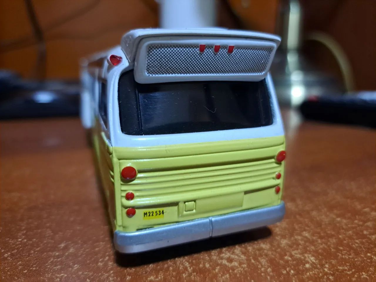 Vendo miniatura de ônibus americano - Foto 4