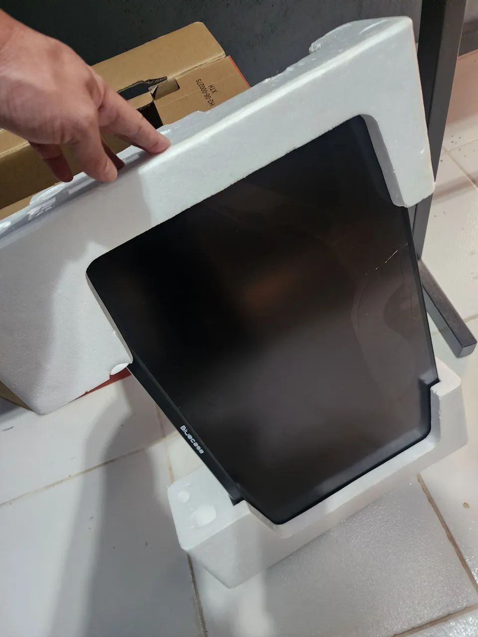 Monitor Bluecase 2k 27 polegadas  tela trincada  - Foto 4