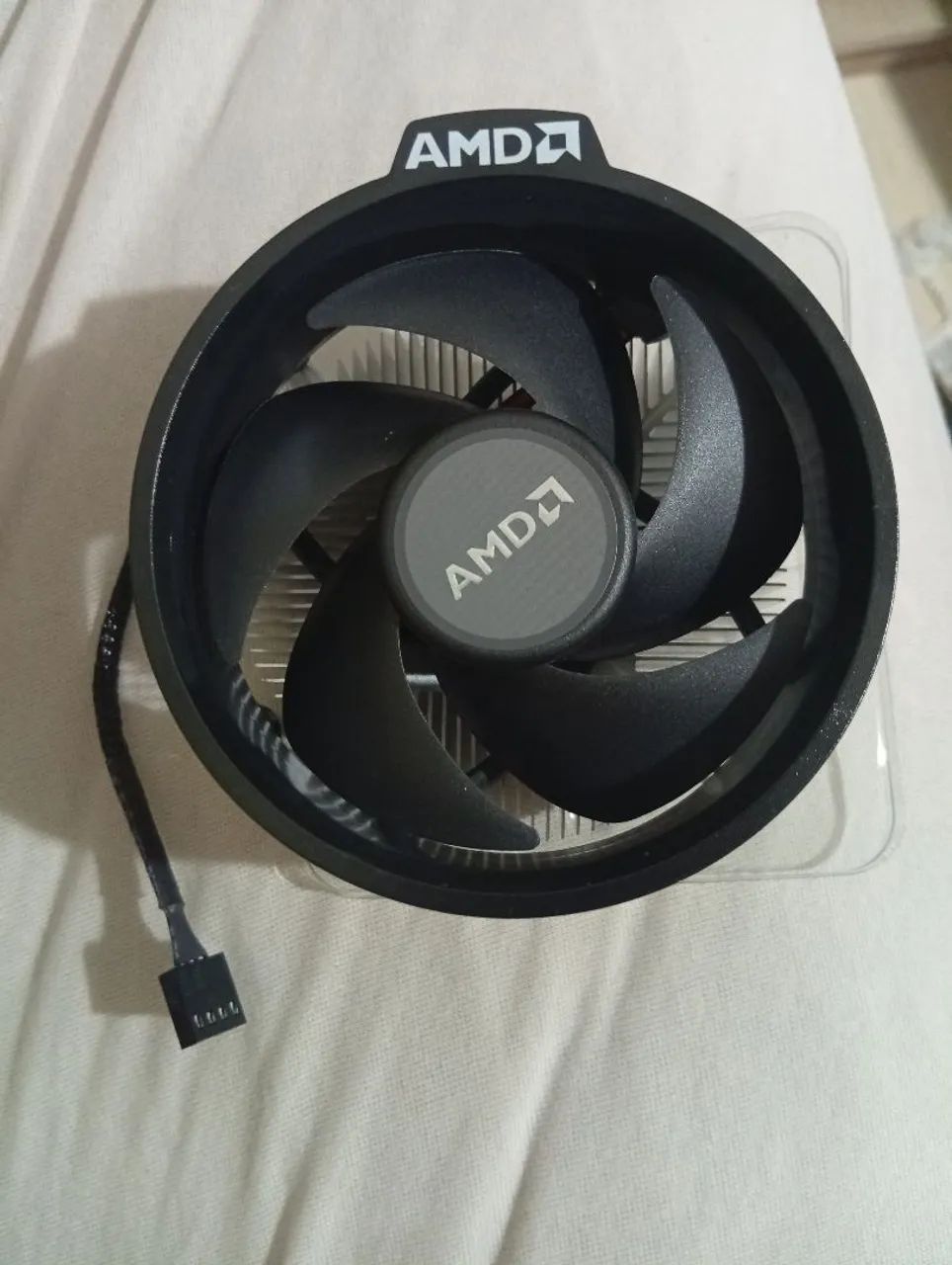 Processador AMD Ryzen 3 2200G (usado) + Heat Sink Fan incluso (novo) - Foto 2