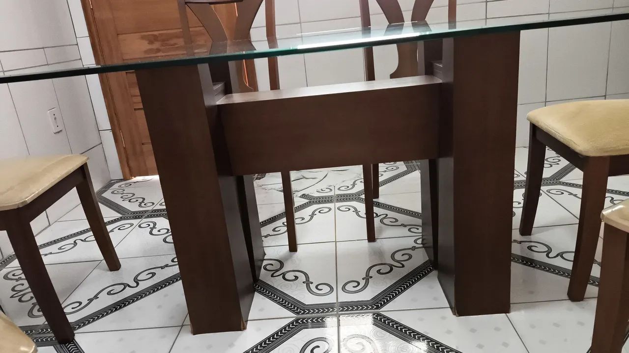 Mesa de Jantar com 6 Cadeiras - Excelente Estado - Foto 2