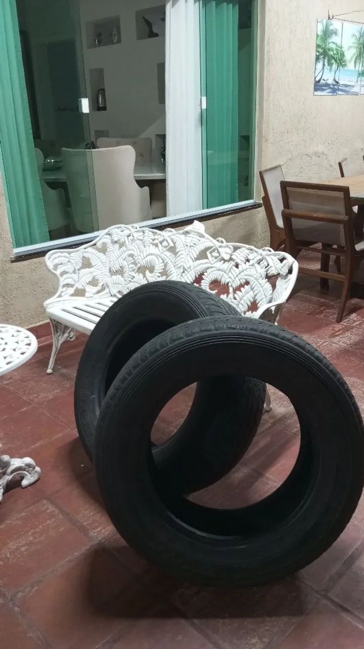  2 Pneus aro 18 seminovo 