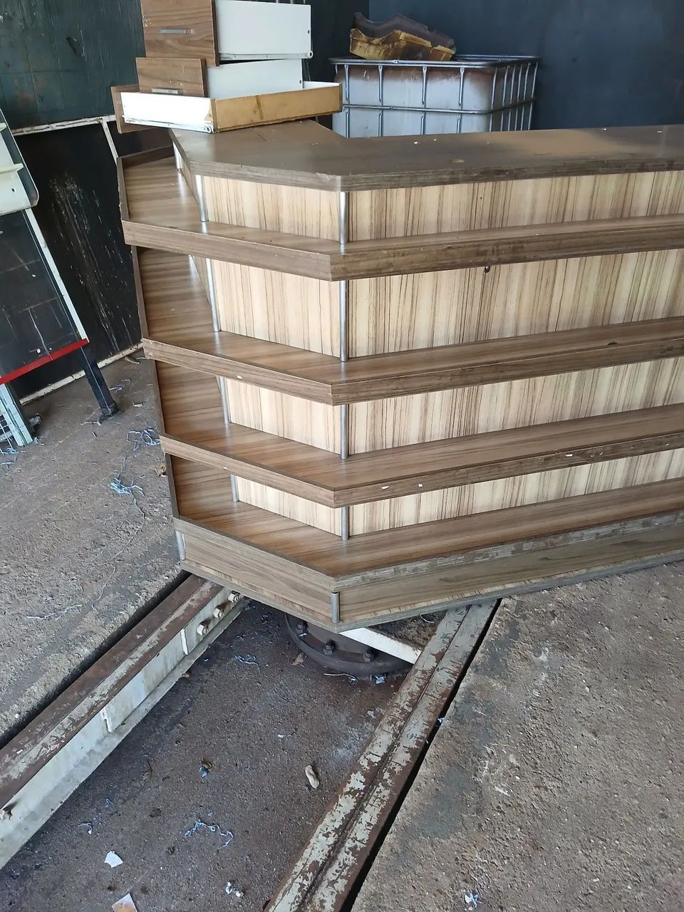 Caixa 1.50cmx1.50cmaltura 1.10 m pdf cor amaderado c/porta cigarros 