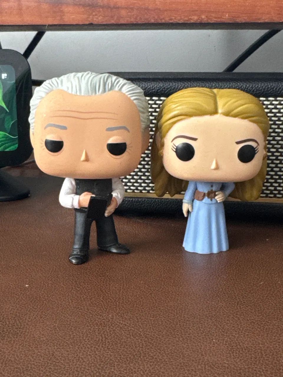 Funko Pop Westworld Dolores 456 e Dr Robert 460