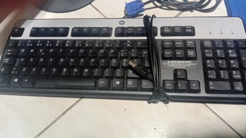 Monitor 20' + cabo VGA + teclado - Foto 2