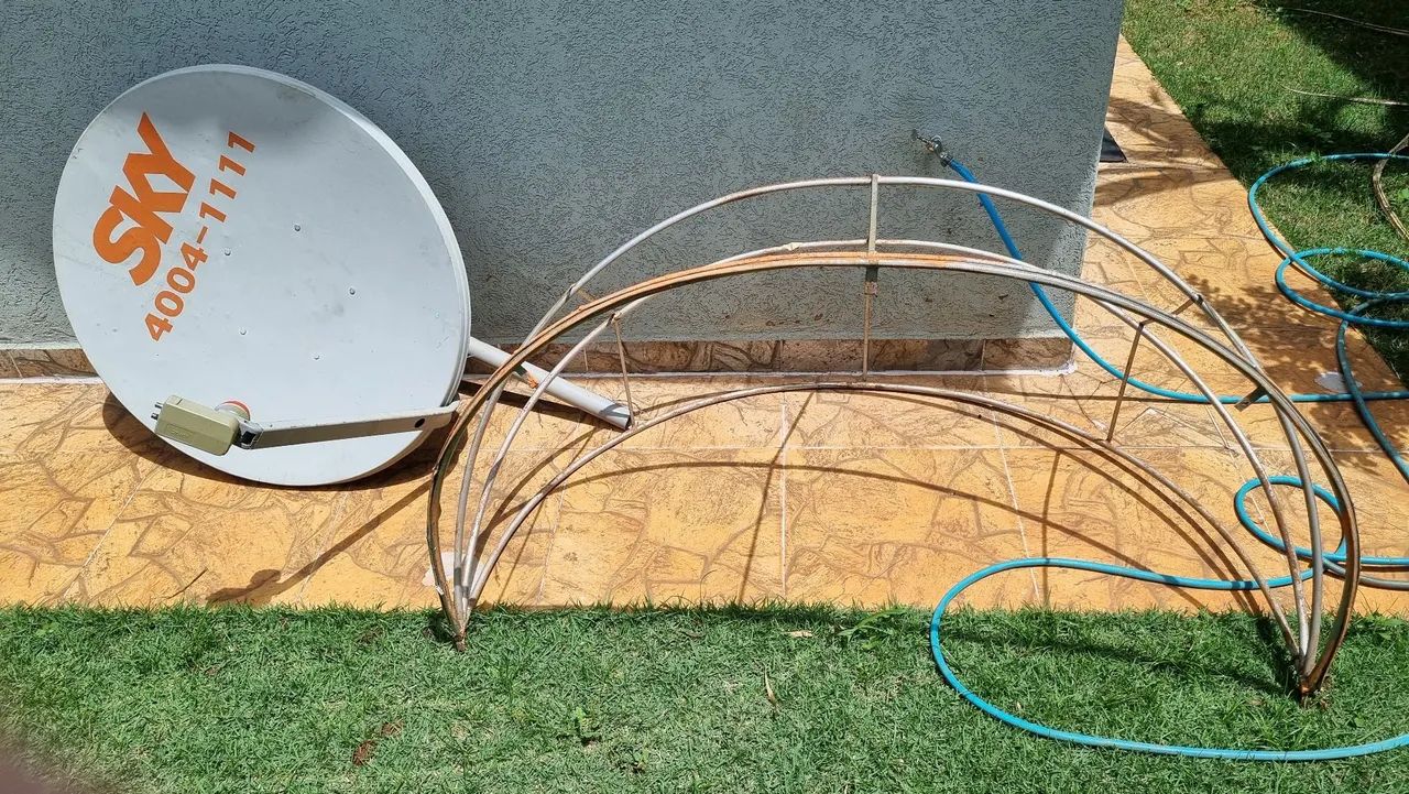 ARMAÇÃO toldo E ANTENA sky - Foto 2