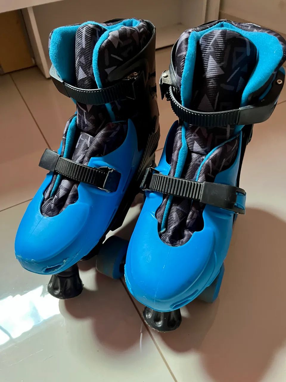 Patins Roller 4 Rodas Azul/Preto - Semi Novo - Foto 5
