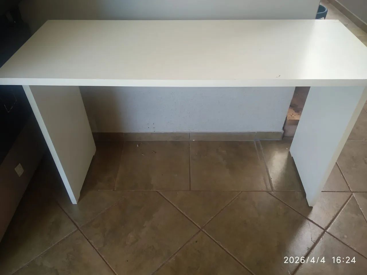 Escrivaninha simpre sem gavetas em MDF