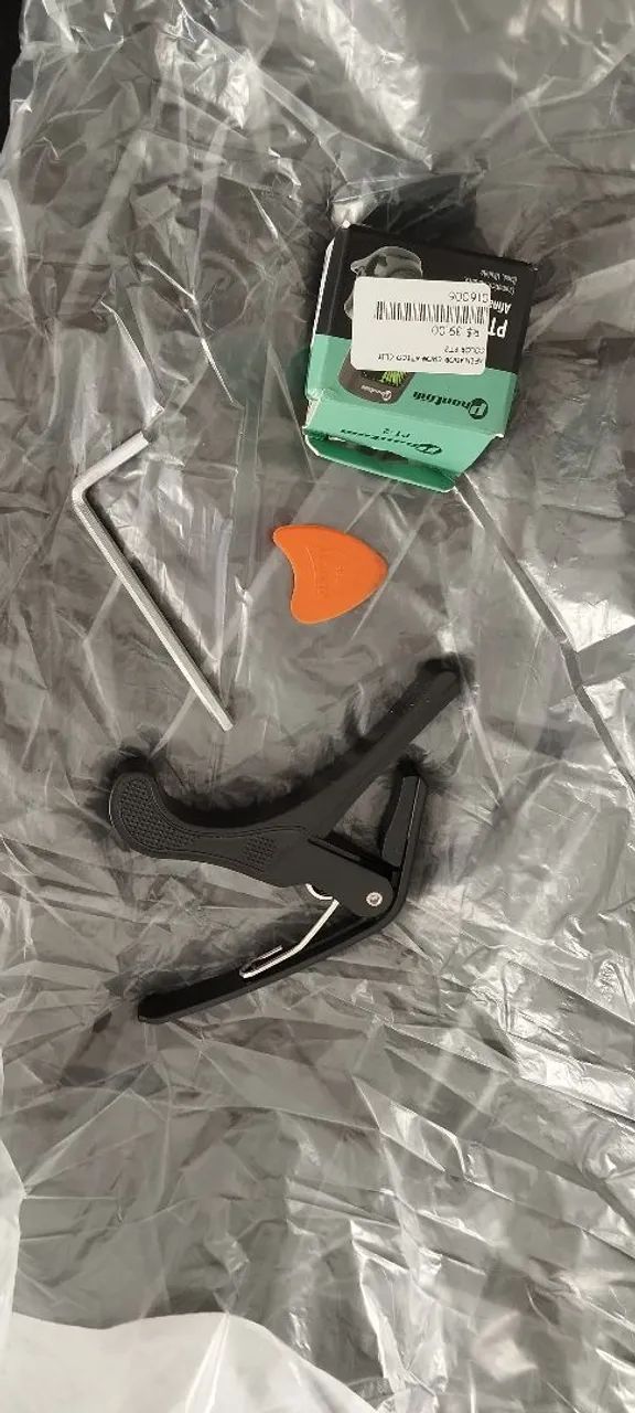 Violão com capa e acessórios. - Foto 4