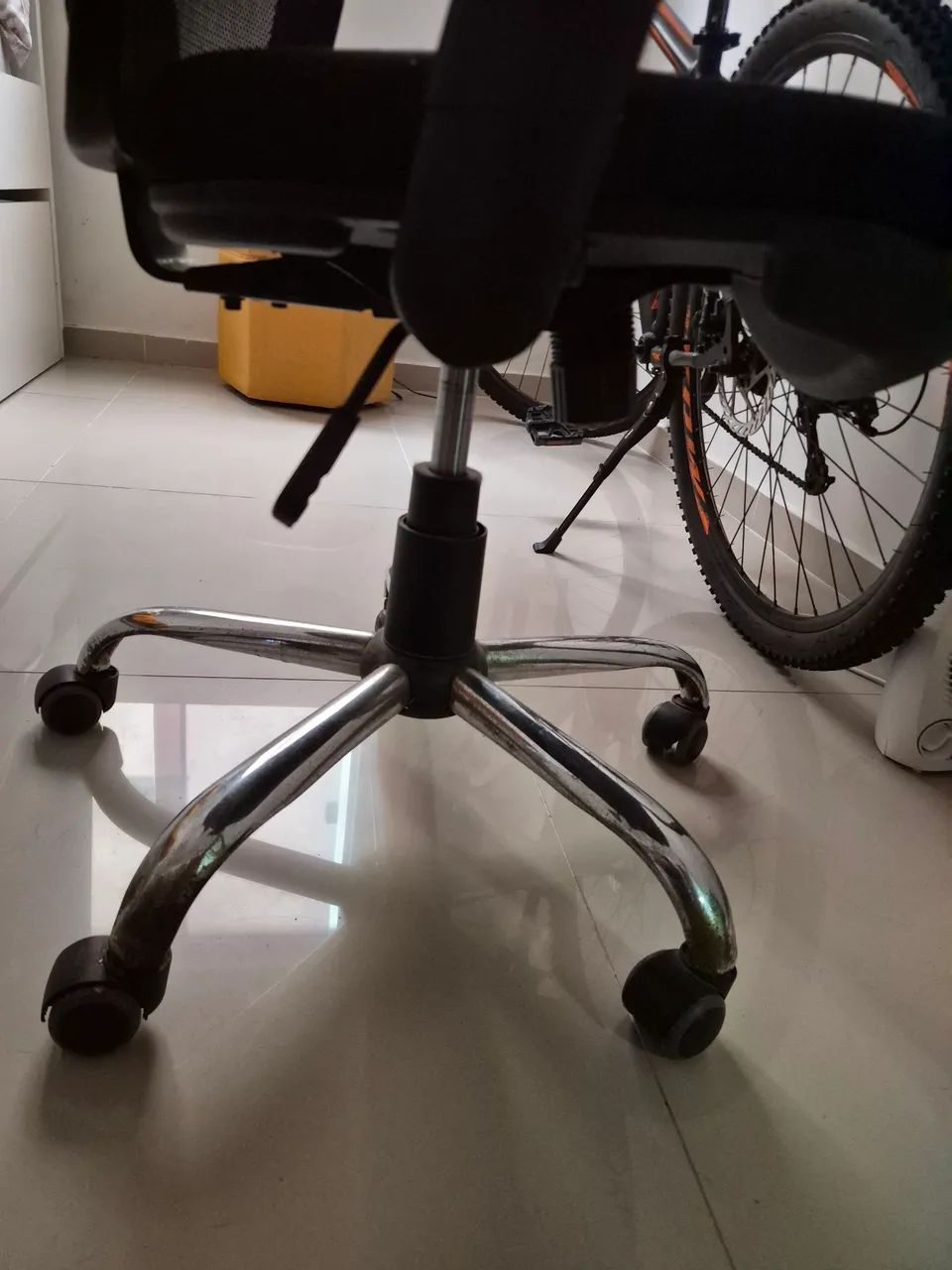 Cadeira de rodinhas em ótimo estado - Foto 3