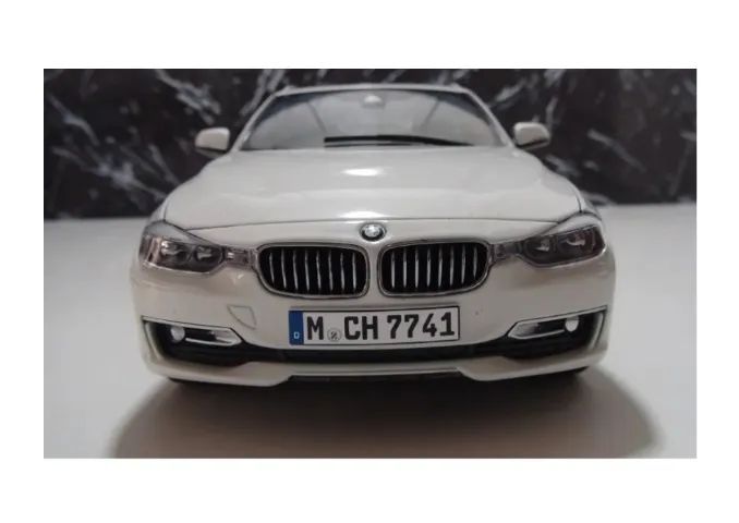 Miniatura 1/18 BMW 3 Touring Branco - Paragon Models - Hobbies e