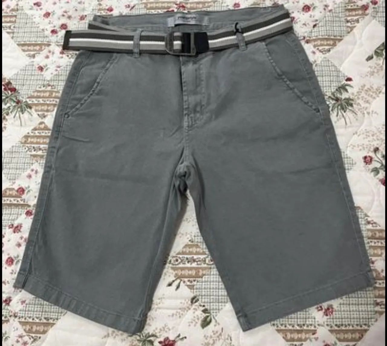 Bermuda jeans color cinza