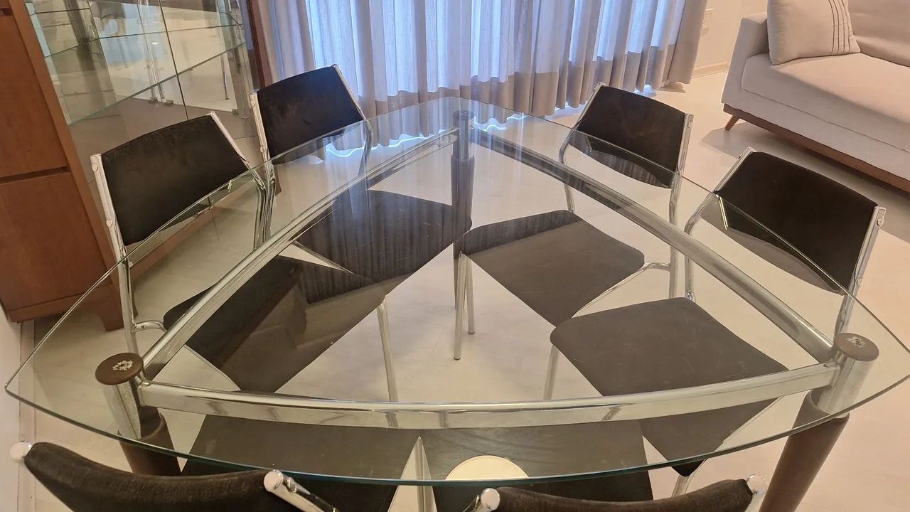 Mesa de jantar com 6 cadeiras - ótimo estado - Foto 2