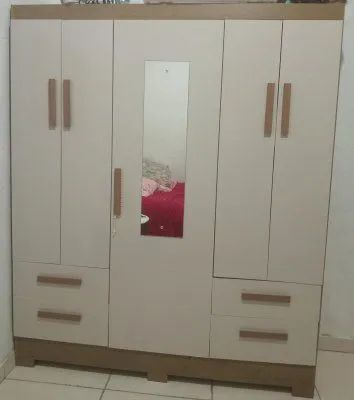 Guarda-roupa 