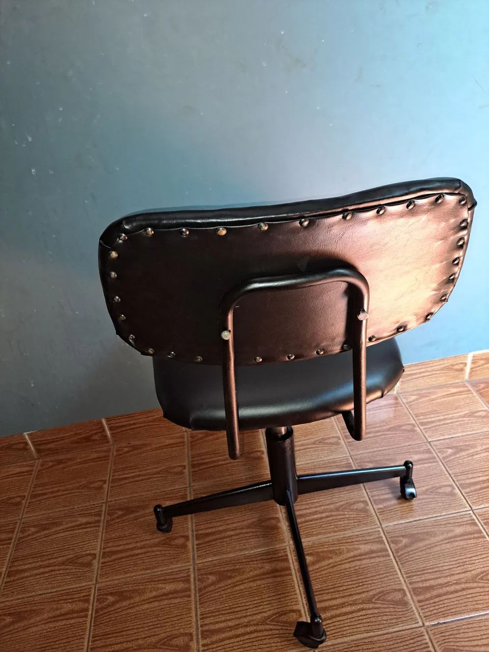 Cadeira giratória preta - Foto 4