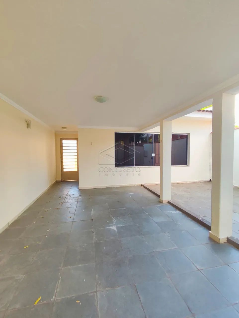 CASA COM 02 DORMITÓRIOS COM ÓTIMA LOCALIZAÇÃO