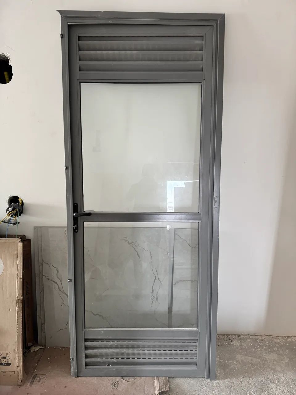 Porta de alumínio com vidro - Foto 2