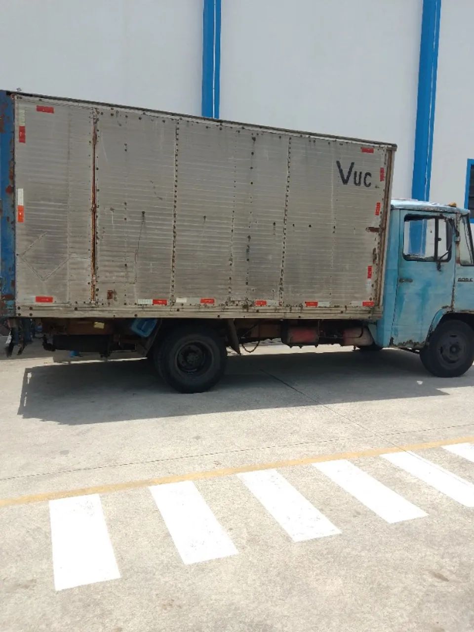 Vendo 608 e bau no estado documentado e funcionando - Foto 2
