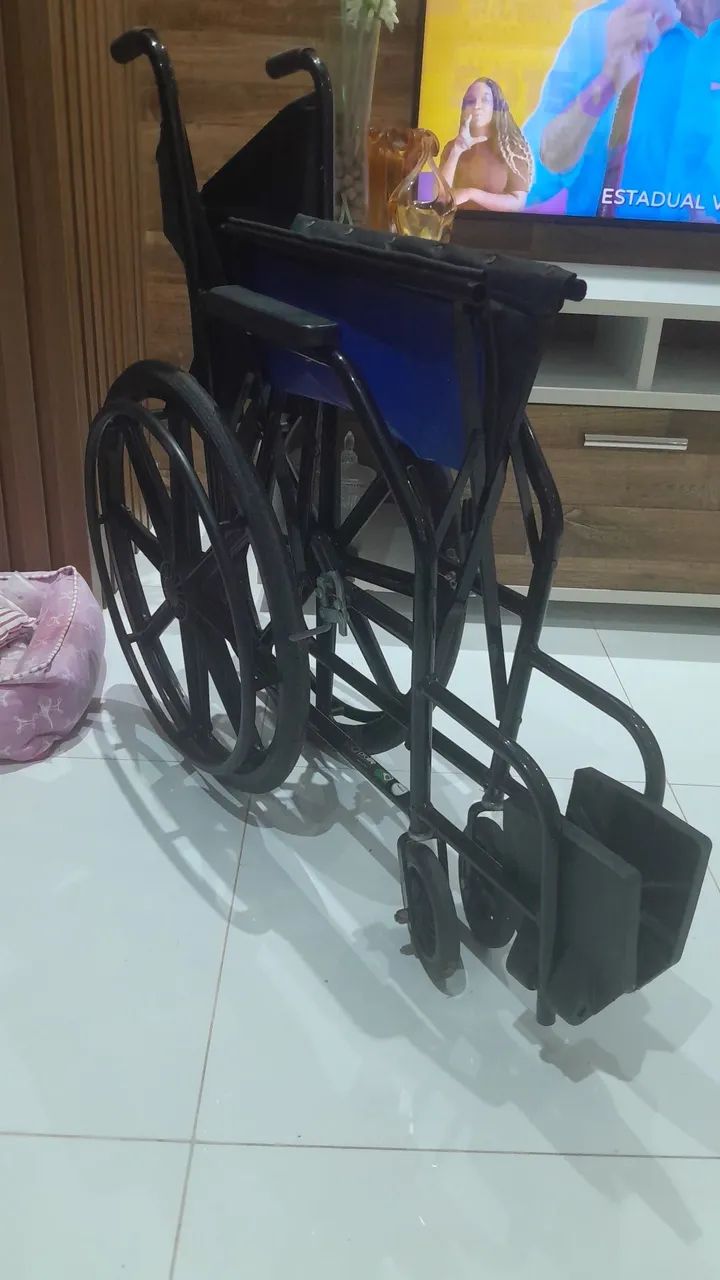 Cadeira de rodas pouco uso ! Novissima! - Foto 3